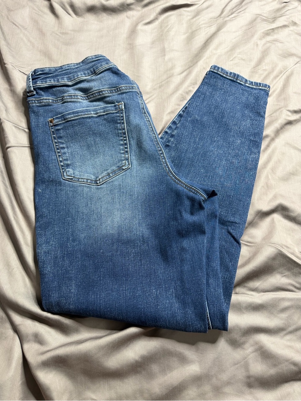 Maurices Women's Medium Blue Skinny Jeans with Subtle Fade